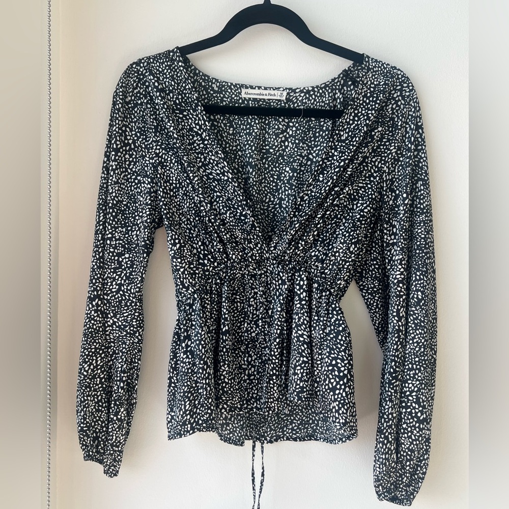 Abercrombie&Fitch Black&White Peplum Blouse Long Sleeve Surplice V-Neck Small